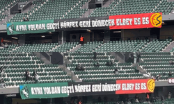 Kocaelispor-Sakaryaspor derbisinde Eskişehirspor için anlamlı pankart