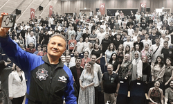 İlk Türk astronot Alper Gezeravcı Eskişehir’de öğrencilerle buluştu