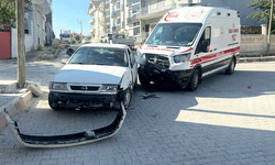 Emirdağ’da otomobil ambulansla çarpıştı: İki sağlık görevlisi yaralı