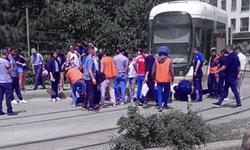 Eskişehir’de korkutan kaza: Tramvayla çarpıştı