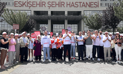 Eskişehir Şehir Hastanesi’nde eylem: 5 kişilik işi 2 kişi yapıyor maaş alamıyorlar