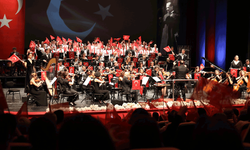 Eskişehir'de Senfoni'den marşlar ve türküler eşliğinde büyüleyen konser