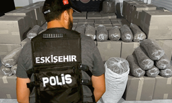 Eskişehir'de kaçakçılığa baskın: Yüzlerce paket ele geçirildi