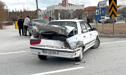 Afyonkarahisar'da kaza: Eskişehir plakalı araç hurdaya döndü