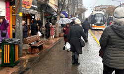 Eskişehir'de sağanak yağış vatandaşlara zor anlar yaşattı