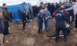 Afyonkarahisar'da cezaevi aracı devrildi! 14 yaralı var