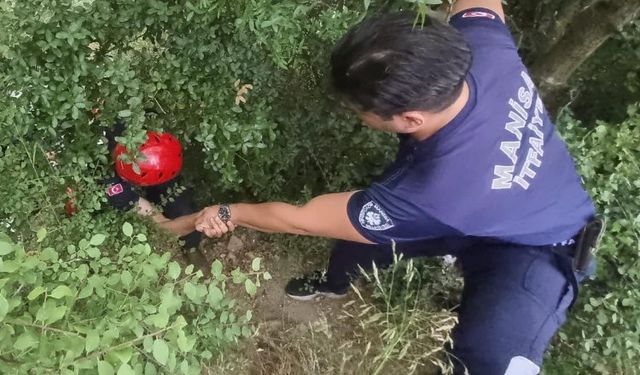 Manisa'da korku dolu anlar: Yamaçtan aşağı düştü