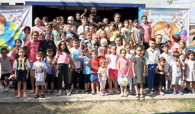 Eskişehir'de renkli görüntüler: Çocuklar için mahalleleri dolaşıyorlar