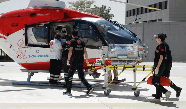 Solunum sıkıntısı çeken 4 aylık bebek helikopterle Eskişehir'e sevk edildi