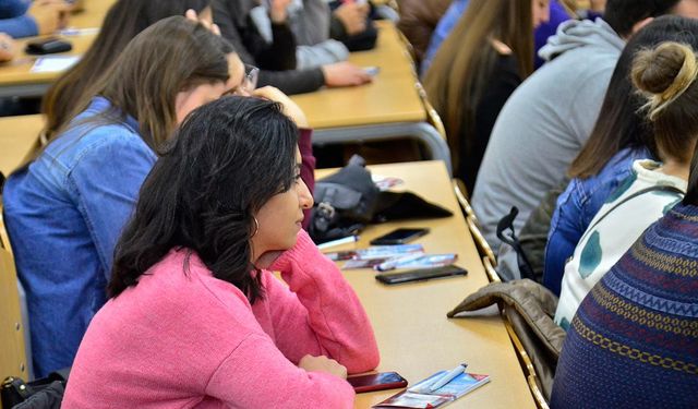 Üniversite öğrencilerine burs tuzağı: Dolandırıcılara dikkat