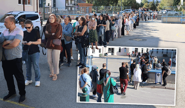 Eskişehir'de metrelerce kayıt kuyruğu! 15 merkezde yoğunluk