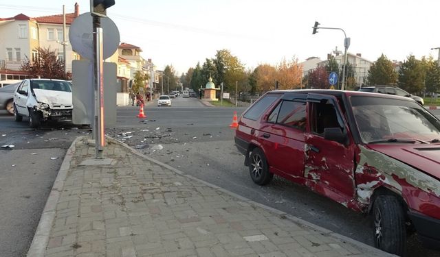 Kütahya Tavşanlı'da trafik kazası can pazarına dönüştü: Yaralılar var