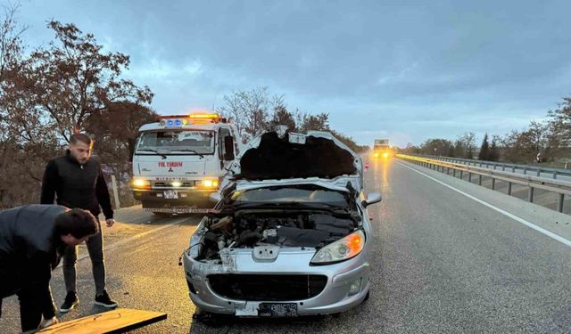 Afyonkarahisar'da iki otomobilin çarpıştığı kazada 2 kişi yaralandı