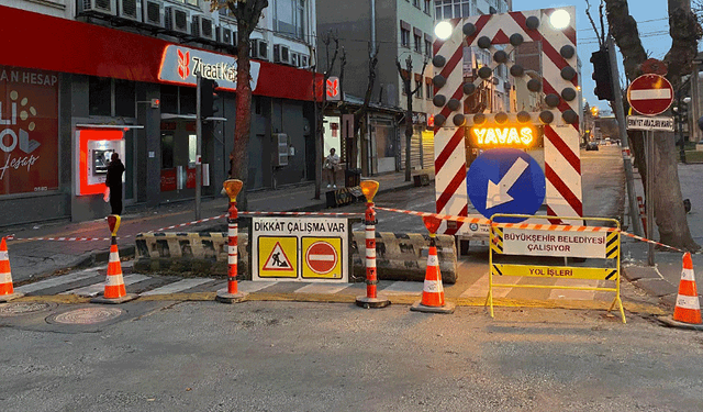 Eskişehir'de trafiğe kapatılan bölgede çalışma başladı: Sürücüler dikkat