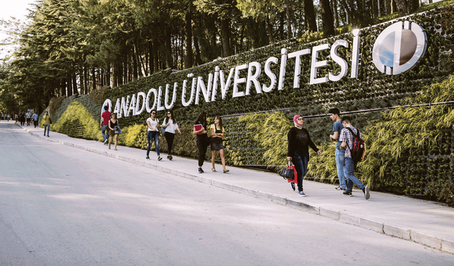 Anadolu Üniversitesi'nden 2024 raporu: 14 bilim insanı ile zirveye çıktı!