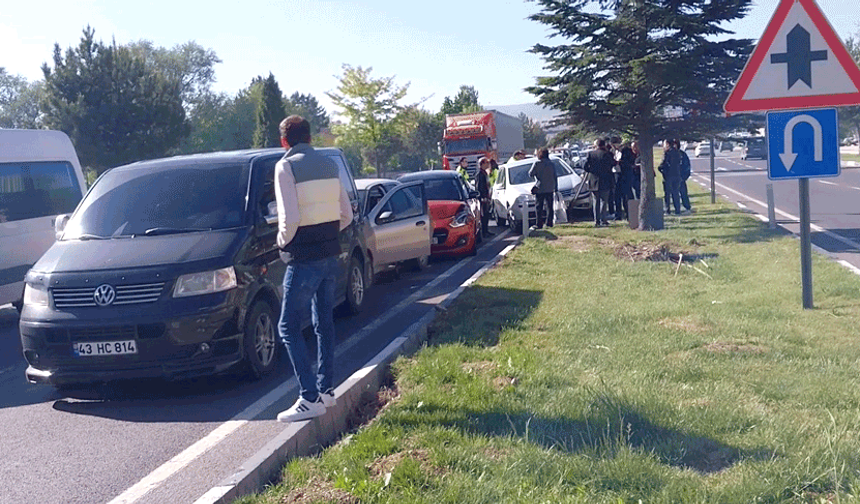 Kütahya'da zincirleme trafik kazası: 9 araç birbirine girdi