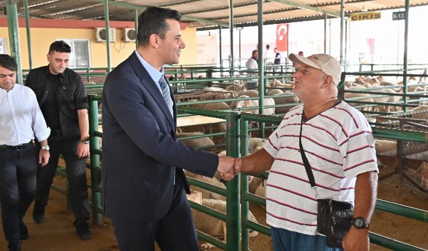 Belediye başkanı pazarlığa aracı oldu! Renkli görüntüler