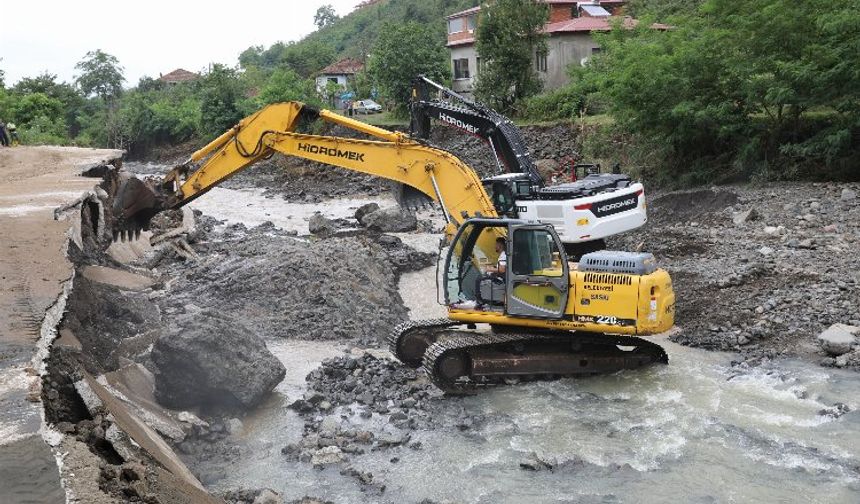 Sel felaketinin izleri siliniyor: Ekipler seferberlik ilan etti