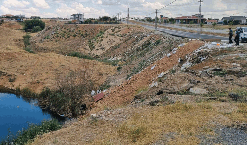 Baza içerisinde battaniyede sarılı ceset bulundu