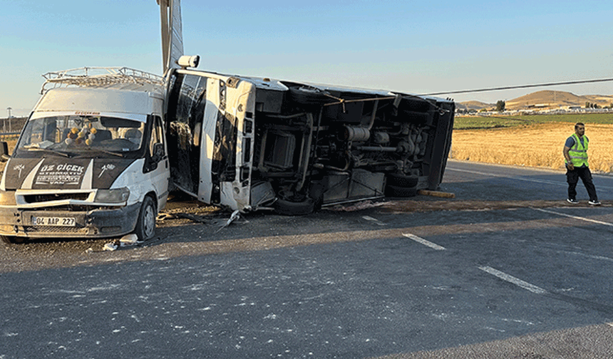 İşçileri taşıyan iki araç çarpıştı: 1 ölü 16 yaralı