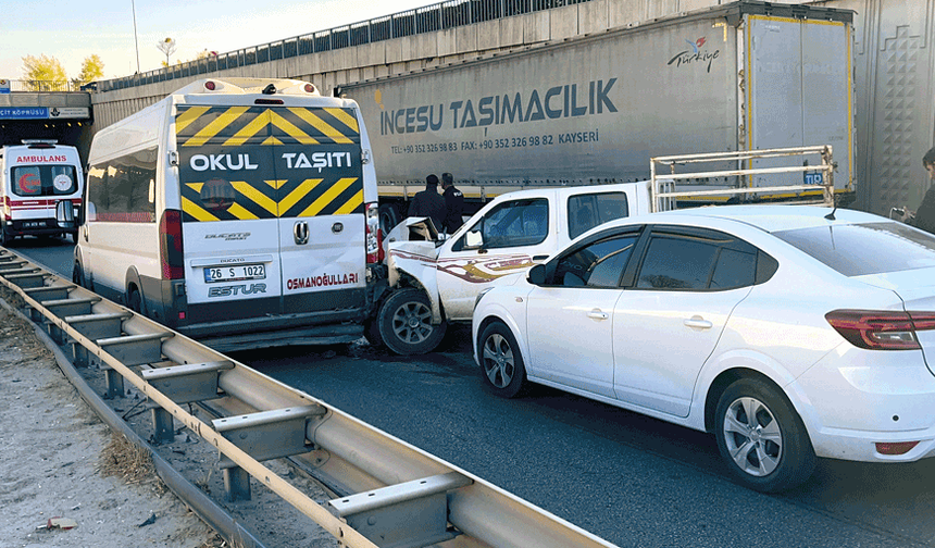 Eskişehir'de zincirleme kaza: Beş araç birbirine girdi