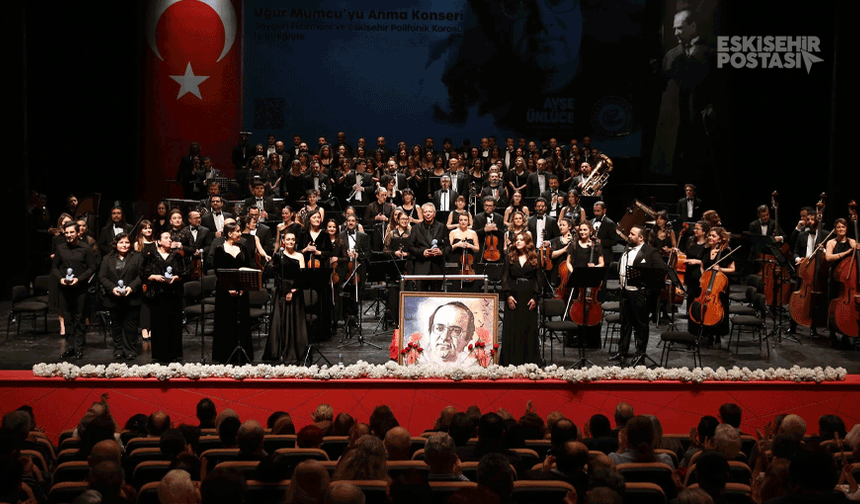 Eskişehir'deki Uğur Mumcu'yu anma konserinde duygusal anlar